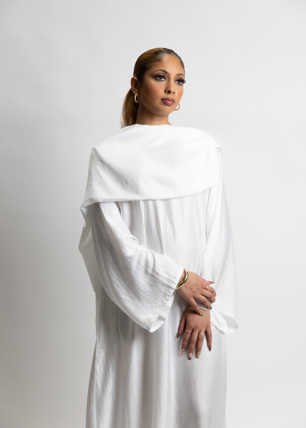 M A L E E K A | white