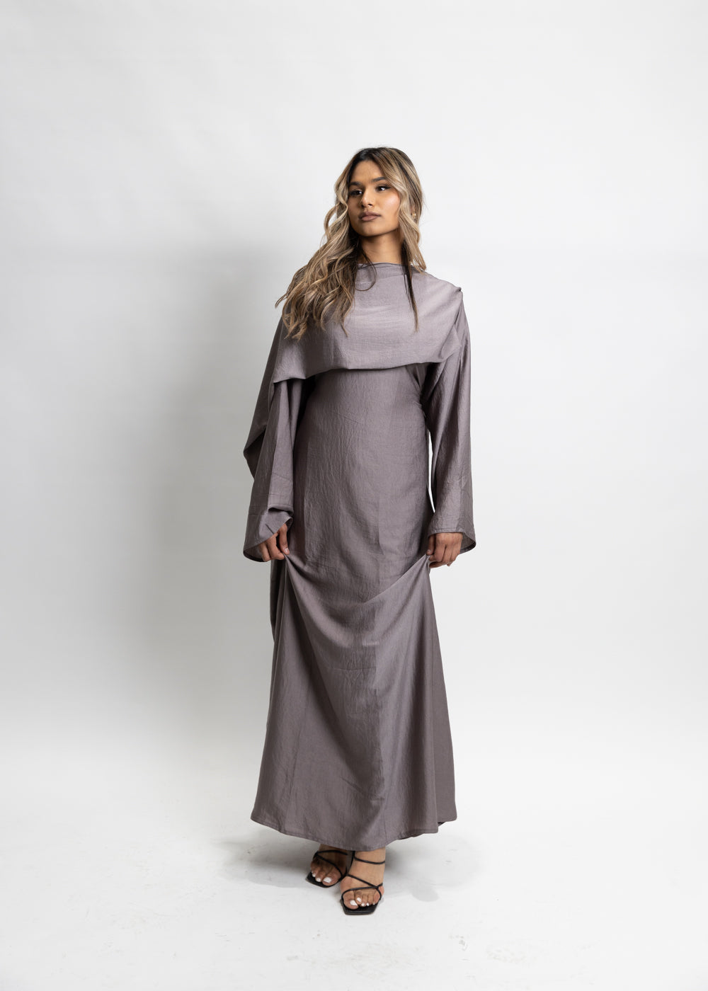 M A L E E K A | taupe