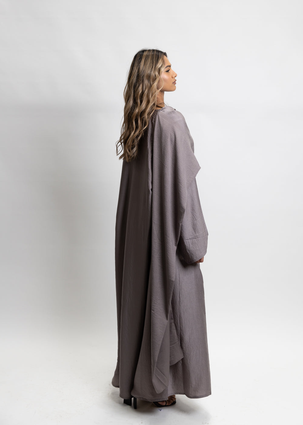 M A L E E K A | taupe