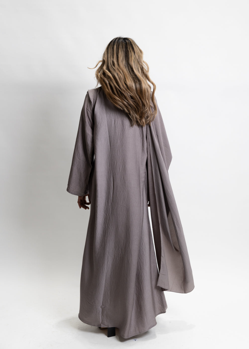 M A L E E K A | taupe