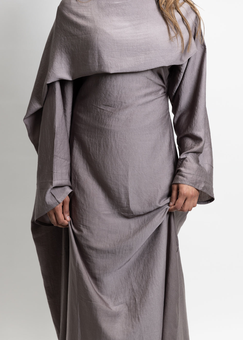 M A L E E K A | taupe